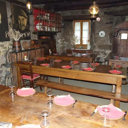 Paysanne Hotel Loubaresse (Cantal)